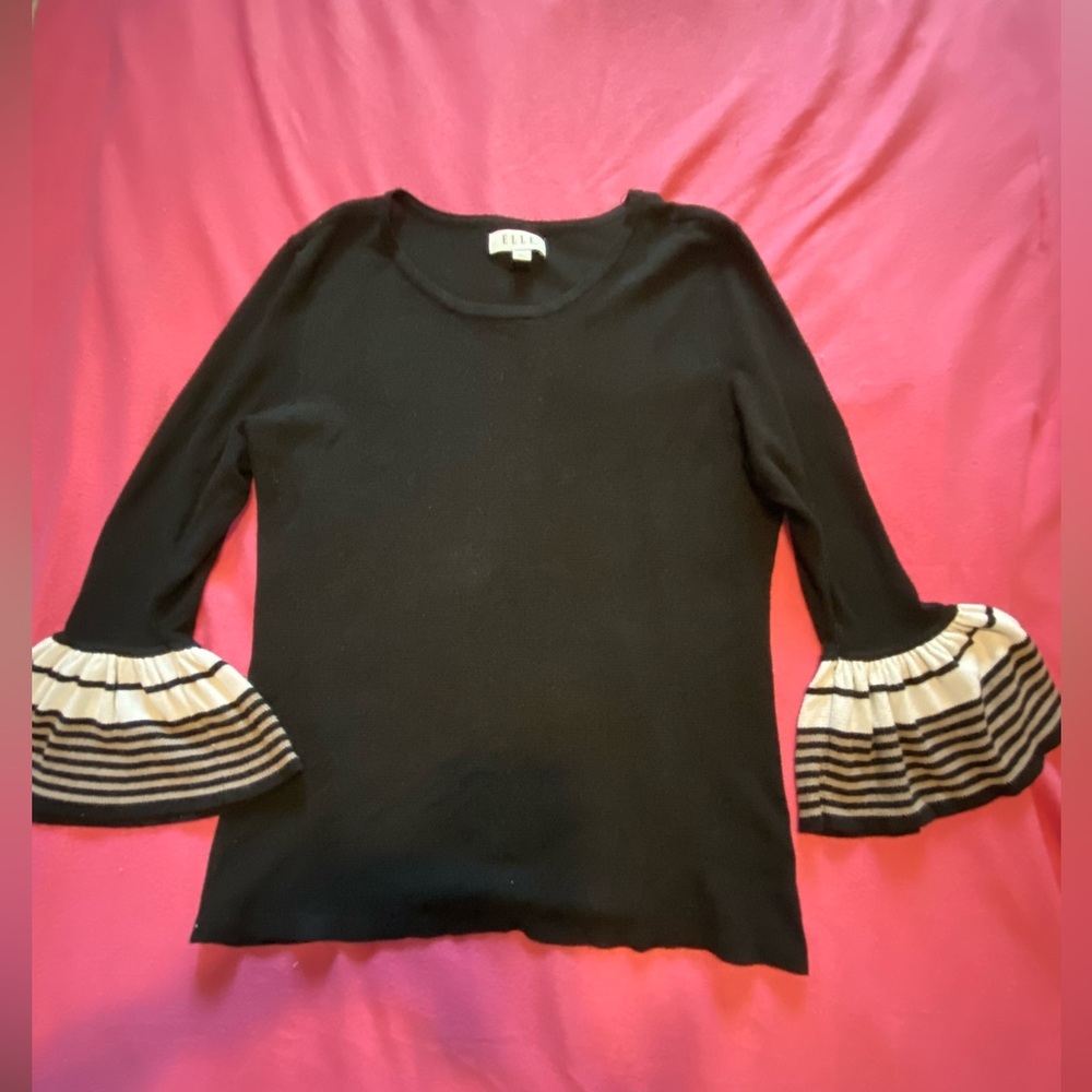 Sweater Black Bell Ruffles at the cuff size large tan and cream
